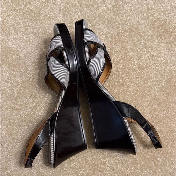 Tommy Hilfiger Black and White Bow Heels - Picture 3 of 10